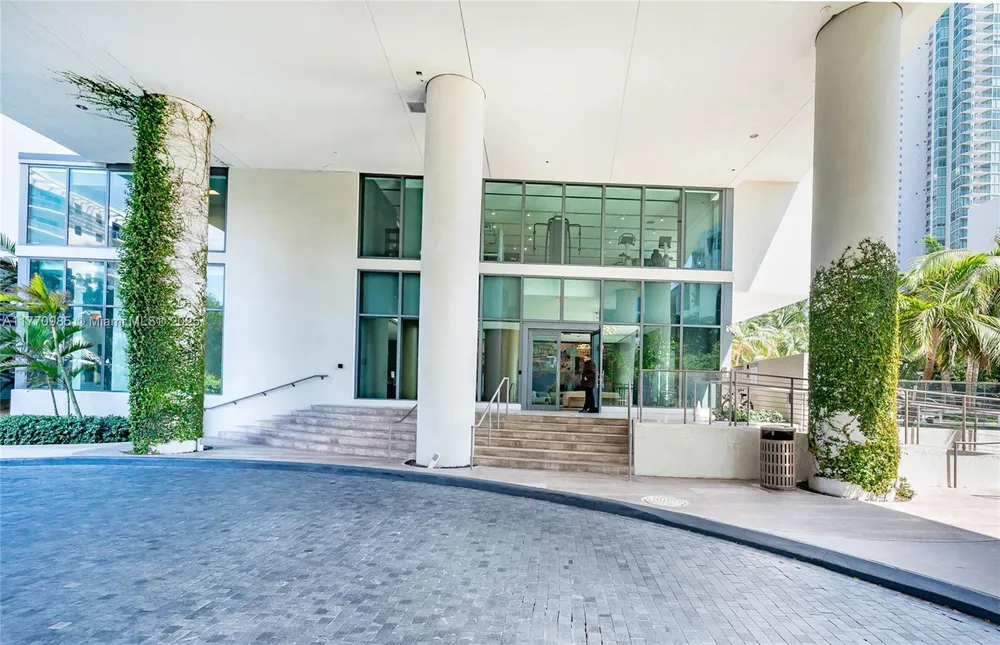 460 NE 28th St, Miami, FL 33137