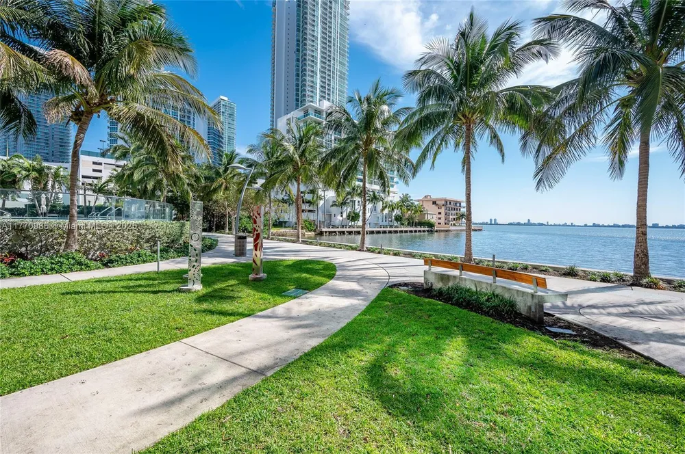 460 NE 28th St, Miami, FL 33137