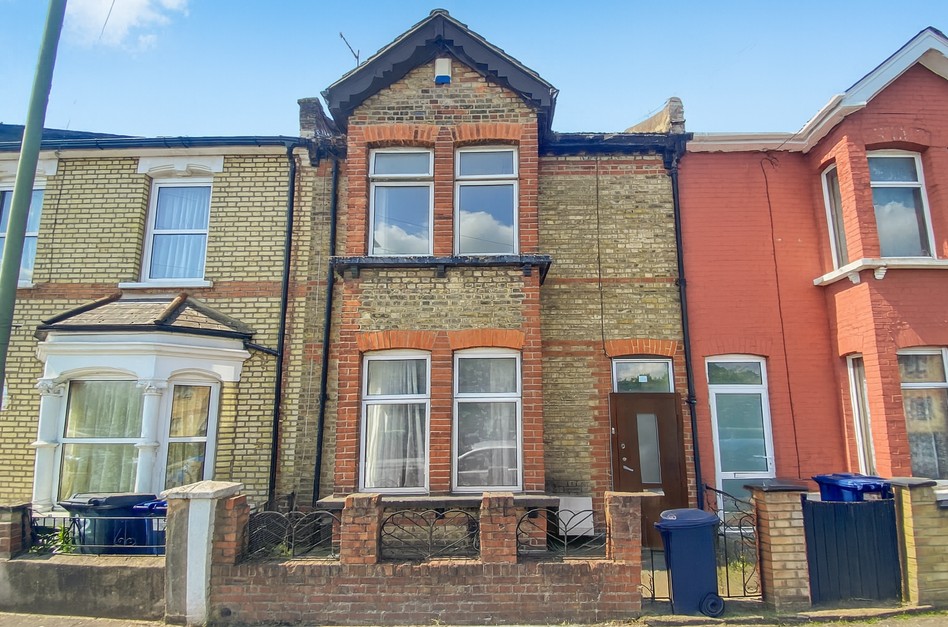 Four Bedroom Terraced House  For Sale   Brent View Road  West Hendon  NW9 Image 13
