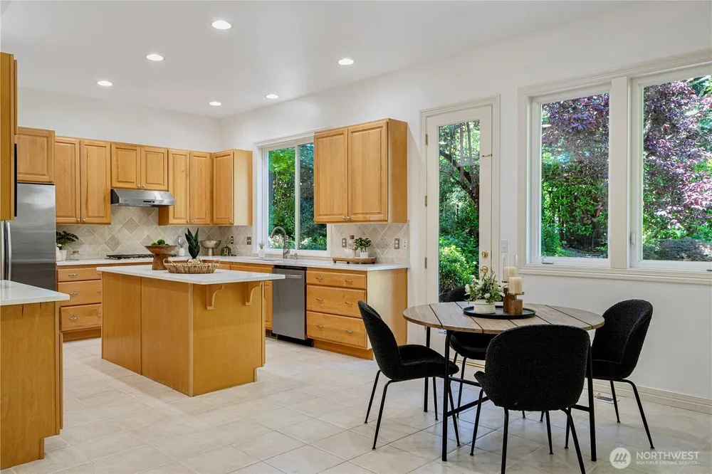 4812 162nd Pl SE, Bellevue, WA 98006