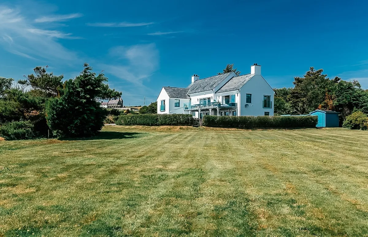 Rhoscolyn, Holyhead, Sir Ynys Mon, LL65
