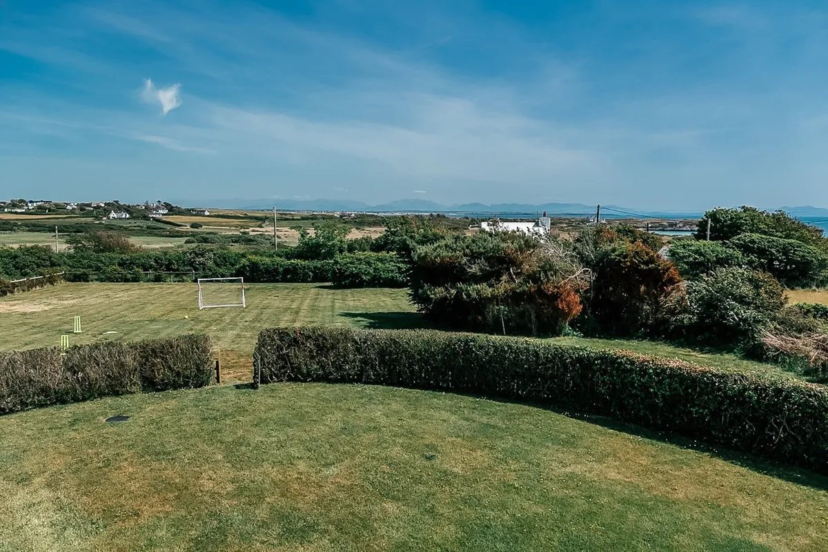 Rhoscolyn, Holyhead, Sir Ynys Mon, LL65