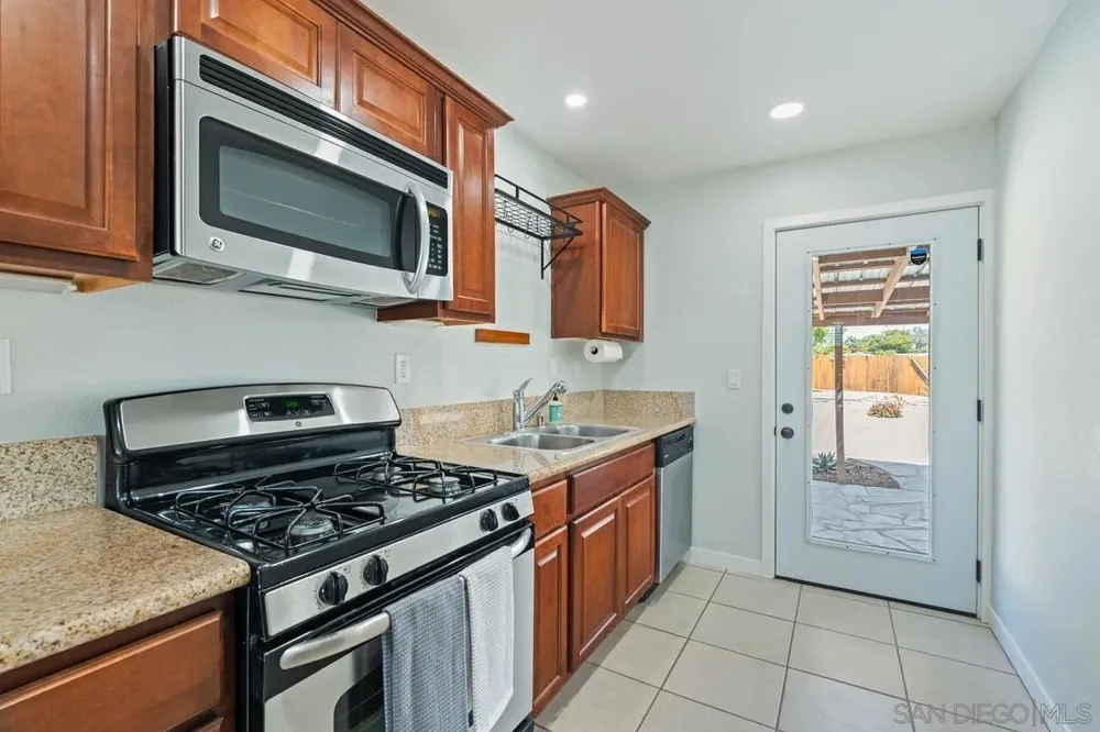 3675 Nassau Dr, San Diego, CA 92115