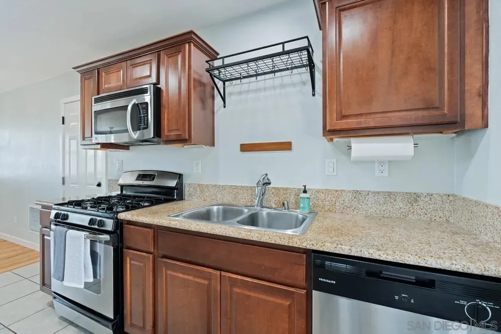 3675 Nassau Dr, San Diego, CA 92115