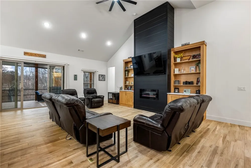 Wildwood Dr, Rogers, AR 72756