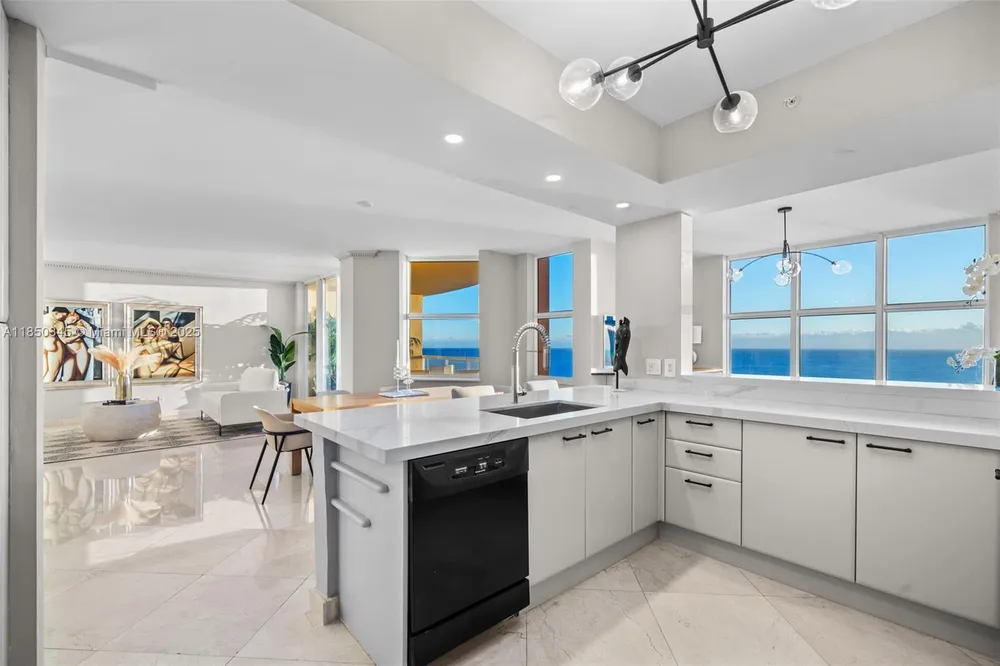 2100 N Ocean Blvd, Fort Lauderdale, FL 33305