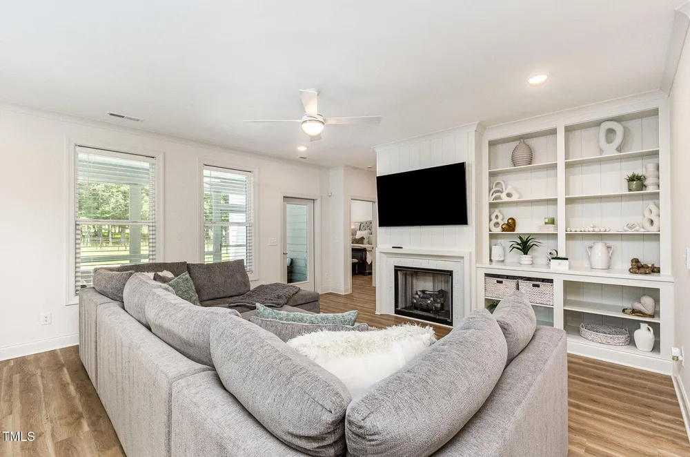 2213 Terri Creek Dr, Fuquay Varina, NC 27526