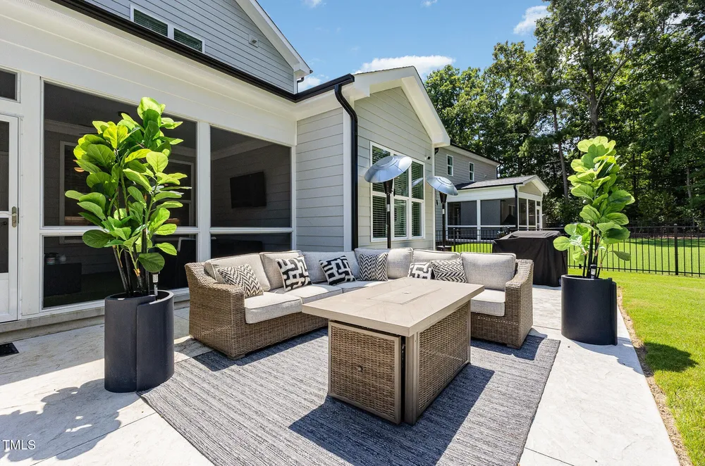 2213 Terri Creek Dr, Fuquay Varina, NC 27526