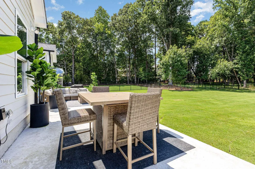 2213 Terri Creek Dr, Fuquay Varina, NC 27526
