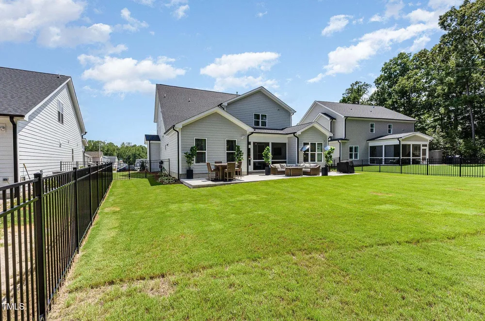 2213 Terri Creek Dr, Fuquay Varina, NC 27526