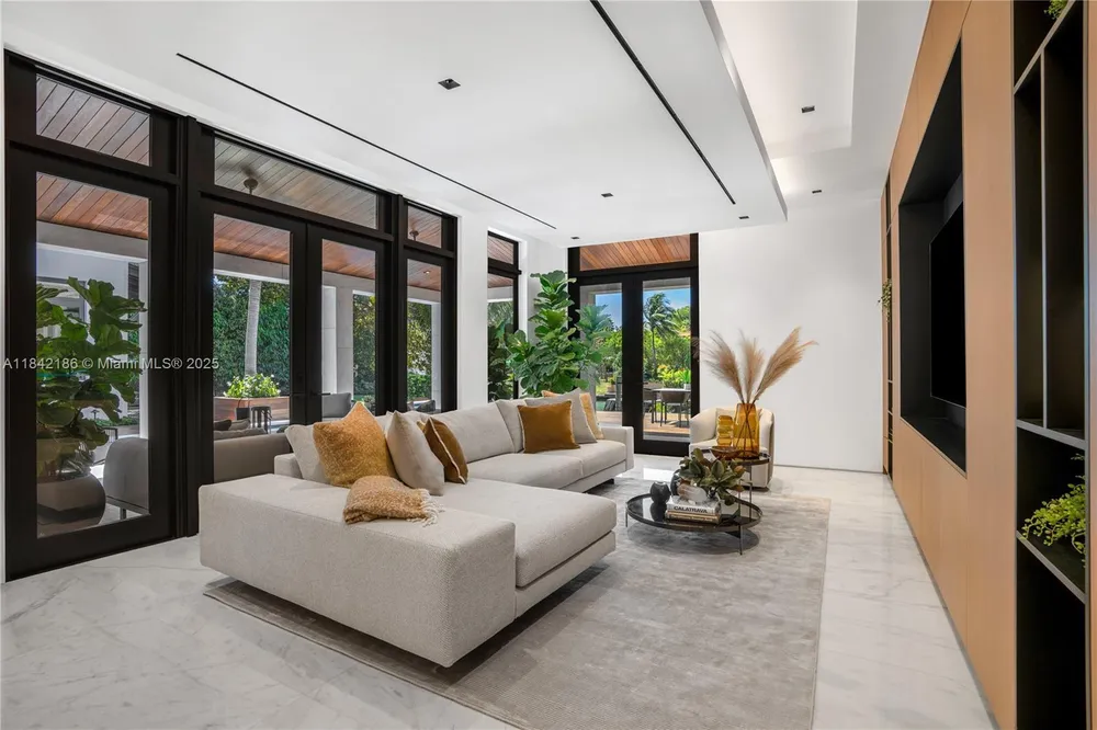 4241 Palm Ln, Miami, FL 33137