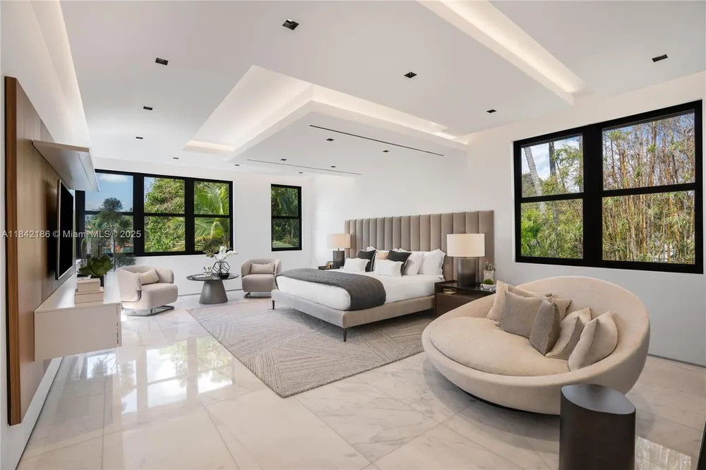 4241 Palm Ln, Miami, FL 33137
