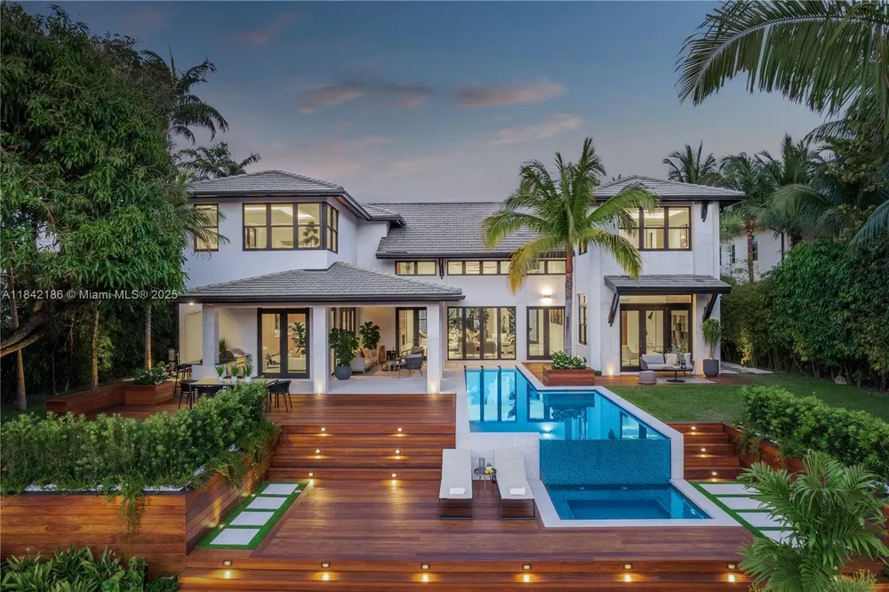 4241 Palm Ln, Miami, FL 33137