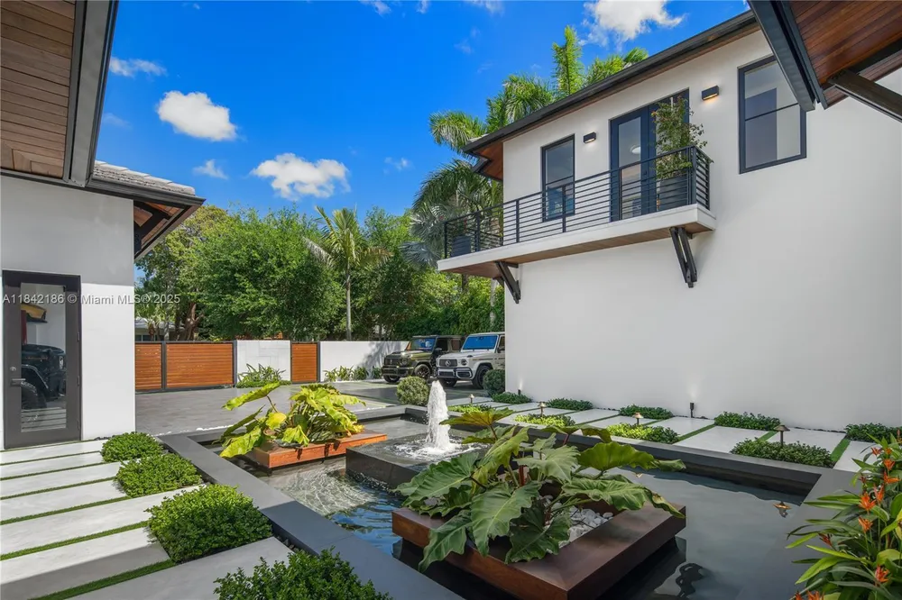 4241 Palm Ln, Miami, FL 33137