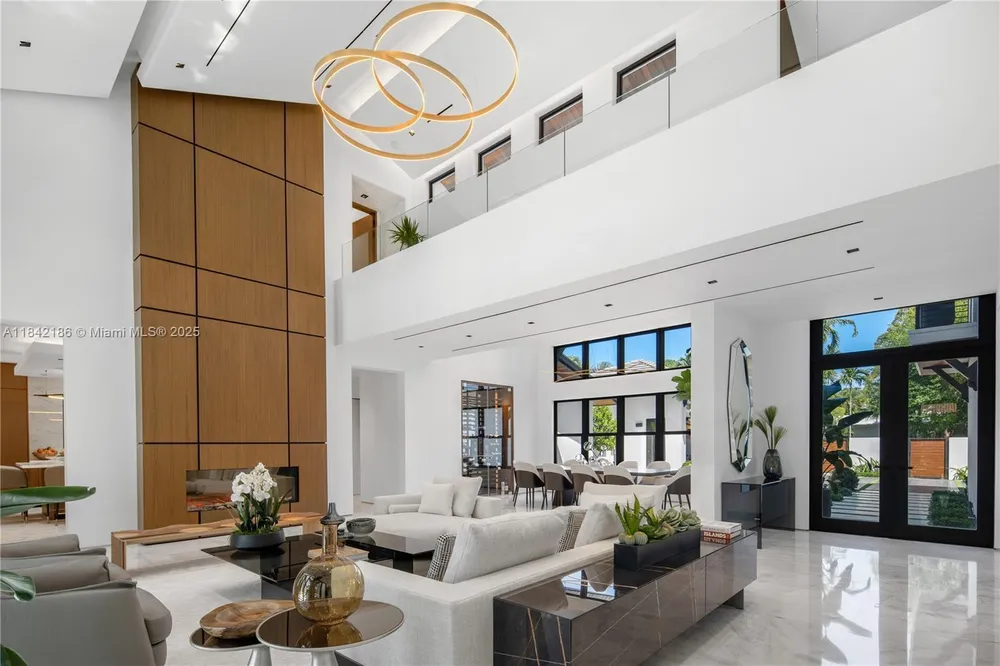 4241 Palm Ln, Miami, FL 33137