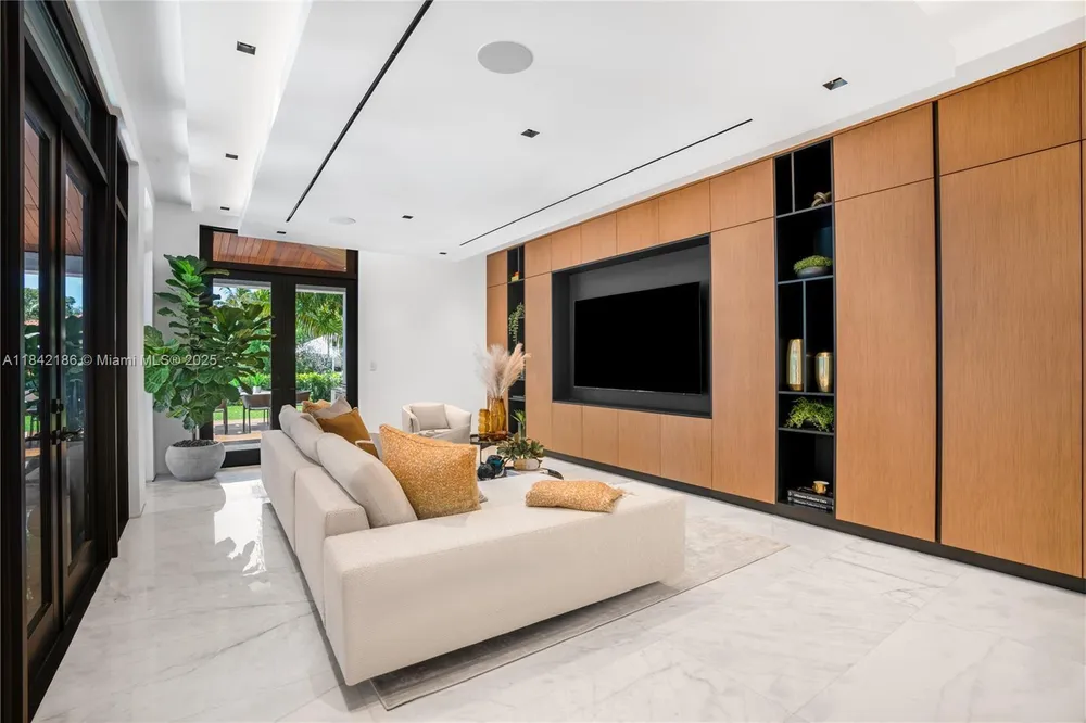 4241 Palm Ln, Miami, FL 33137