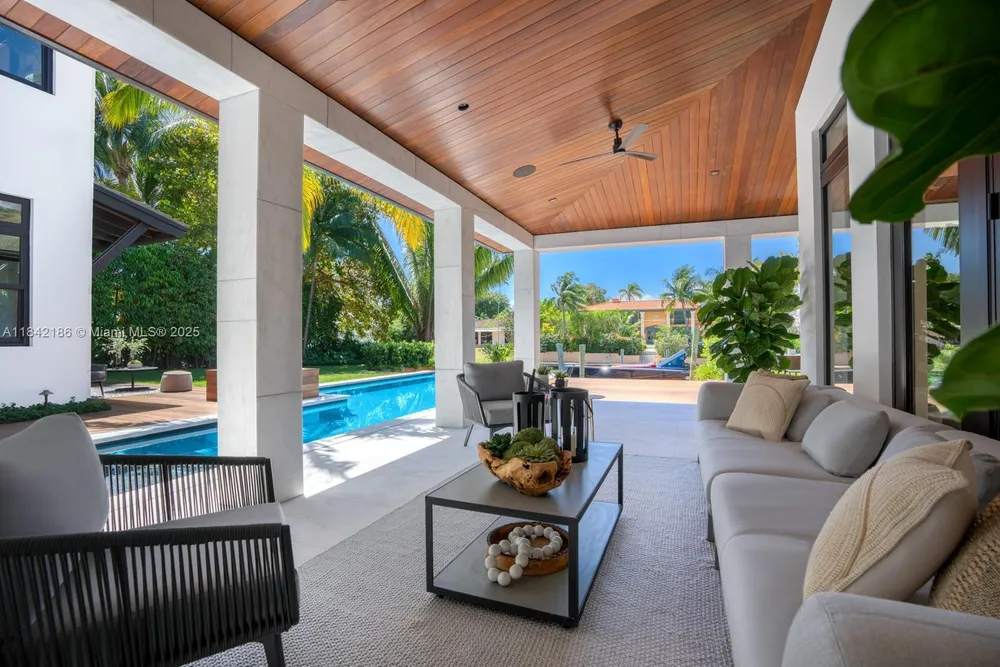 4241 Palm Ln, Miami, FL 33137