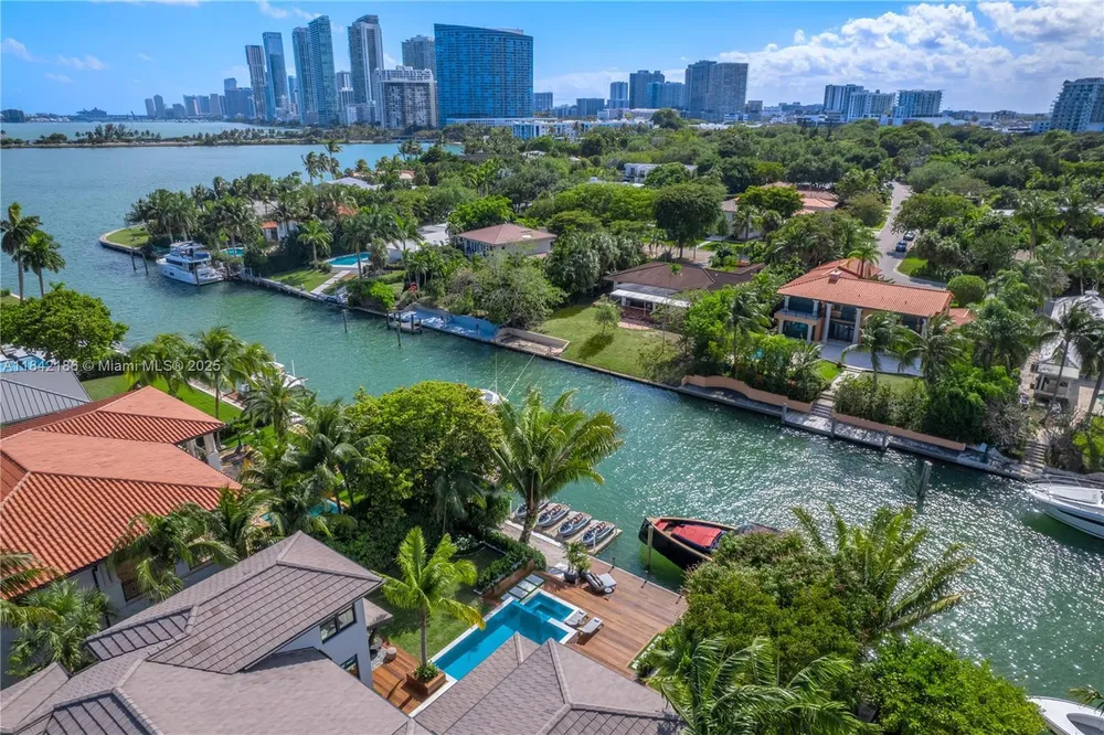4241 Palm Ln, Miami, FL 33137
