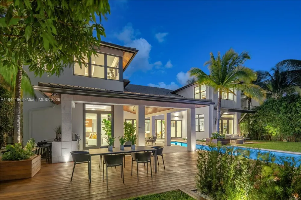 4241 Palm Ln, Miami, FL 33137
