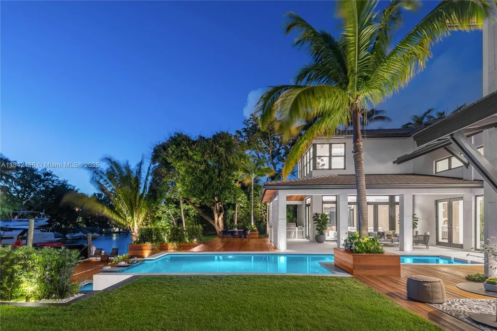 4241 Palm Ln, Miami, FL 33137