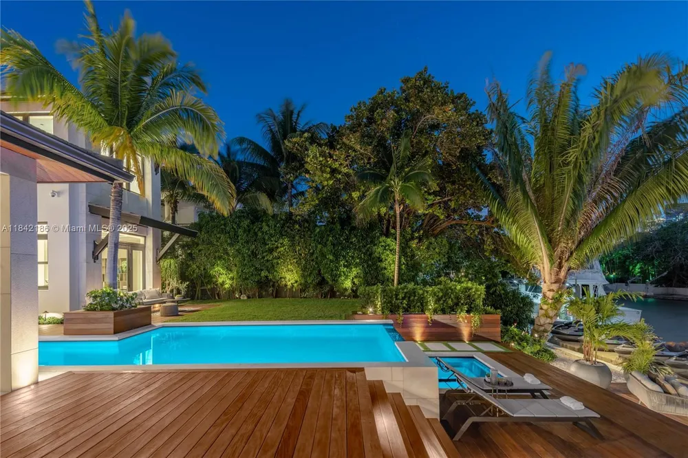 4241 Palm Ln, Miami, FL 33137
