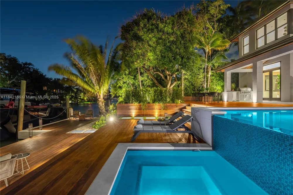 4241 Palm Ln, Miami, FL 33137