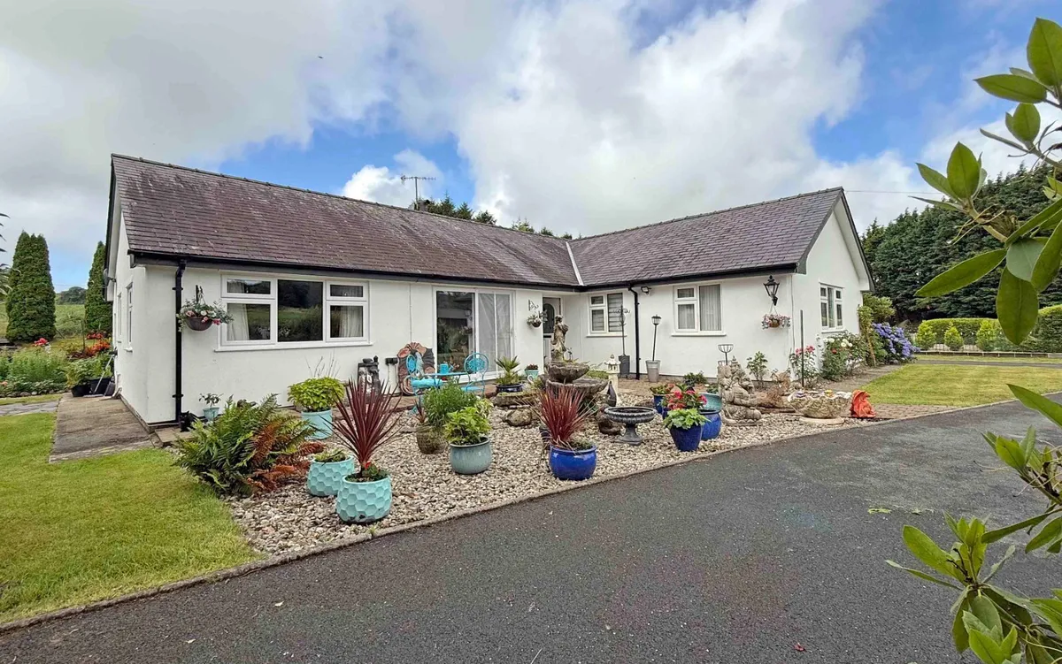 Garndolbenmaen, Gwynedd, LL51