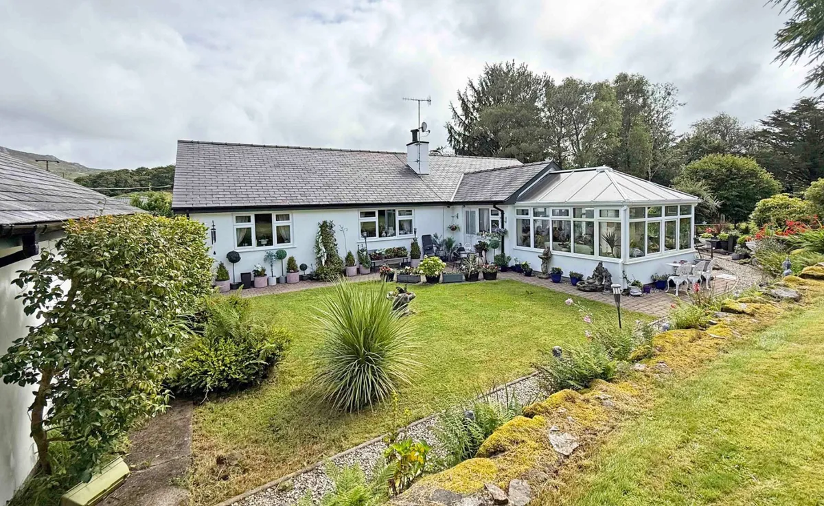 Garndolbenmaen, Gwynedd, LL51
