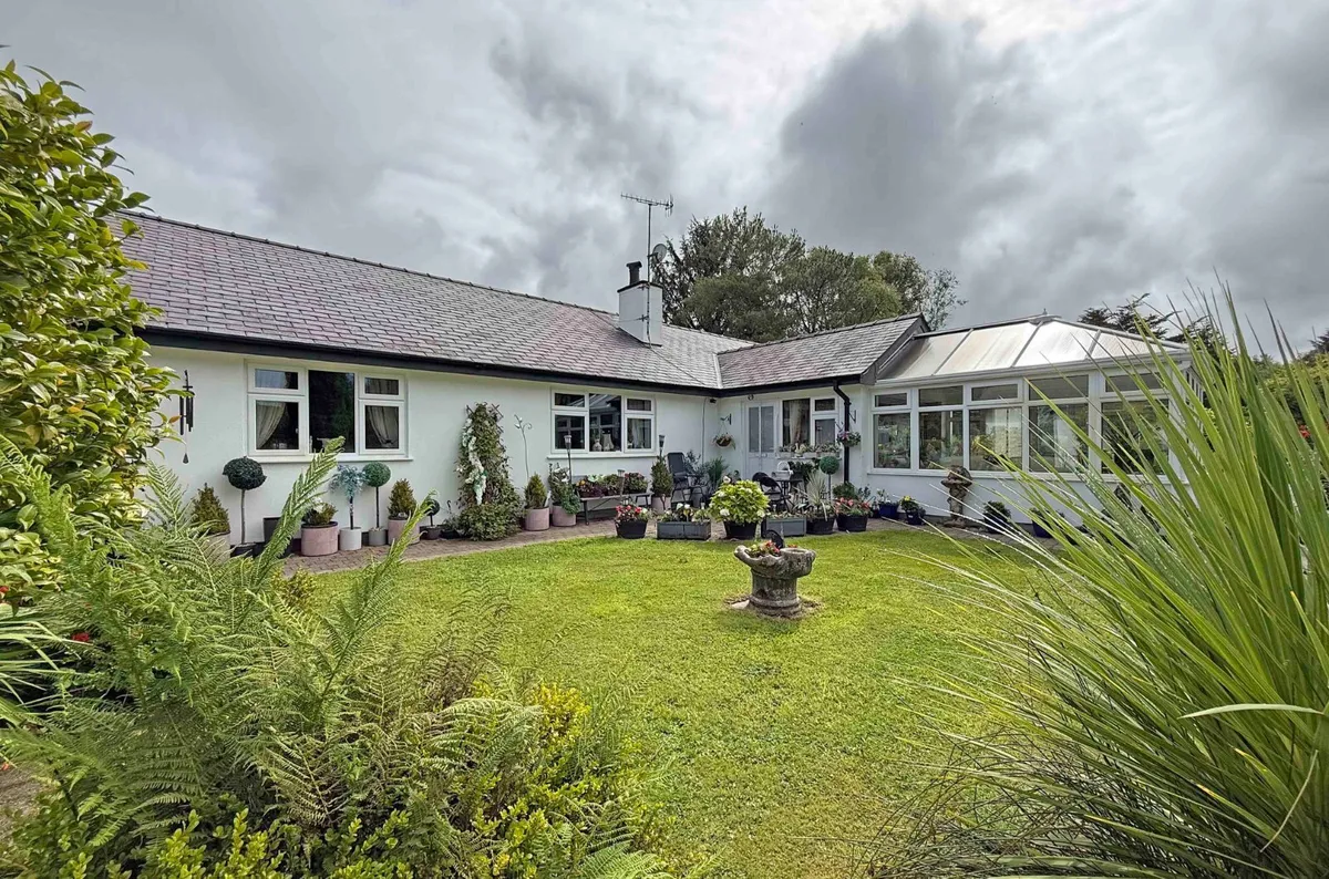 Garndolbenmaen, Gwynedd, LL51