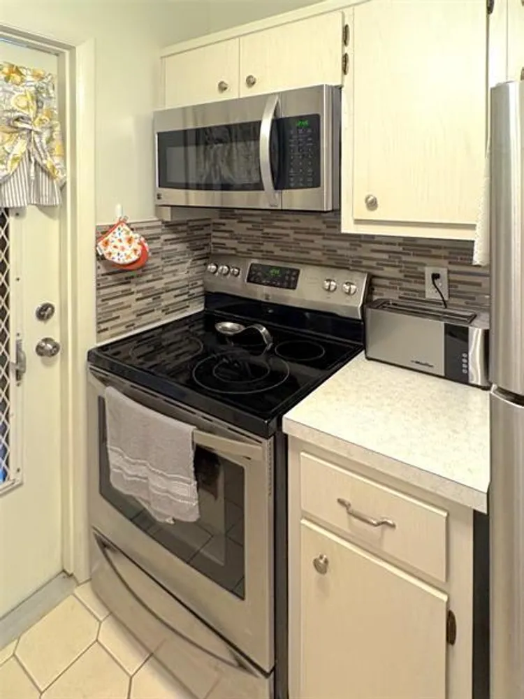 2800 W Golf Blvd, Pompano Beach, FL 33064