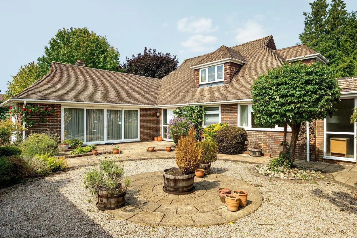 Church Lane, HASLEMERE, GU27 photo 2
