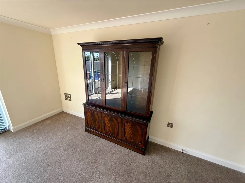 Property carousel item 17