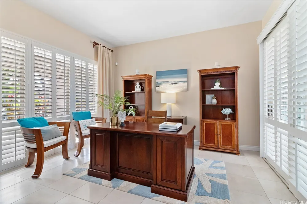 1043 Koko Kai Pl, Honolulu, HI 96825