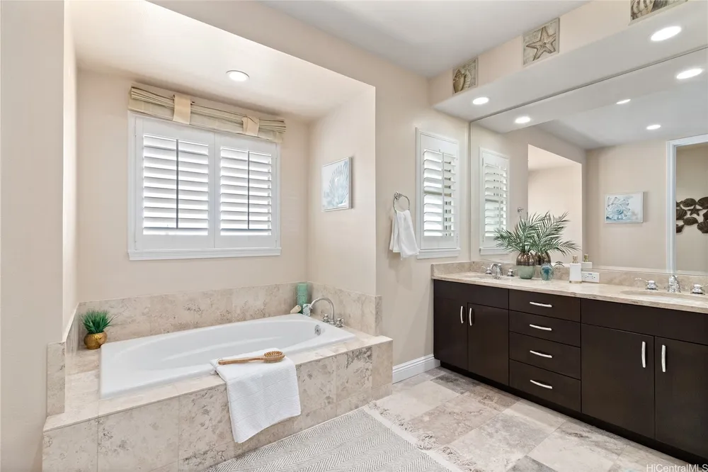 1043 Koko Kai Pl, Honolulu, HI 96825
