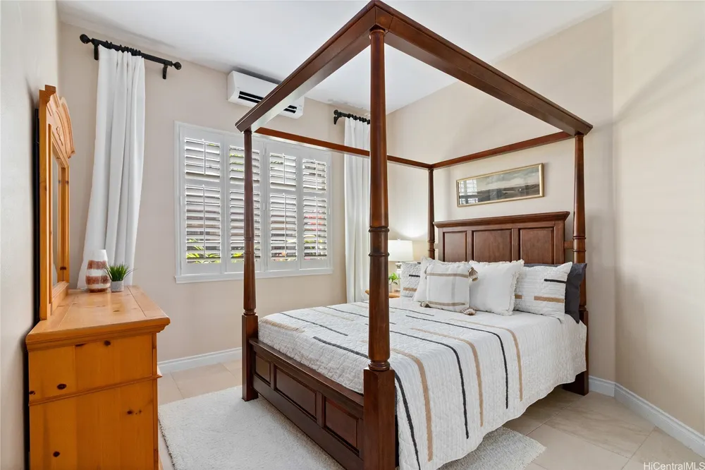 1043 Koko Kai Pl, Honolulu, HI 96825
