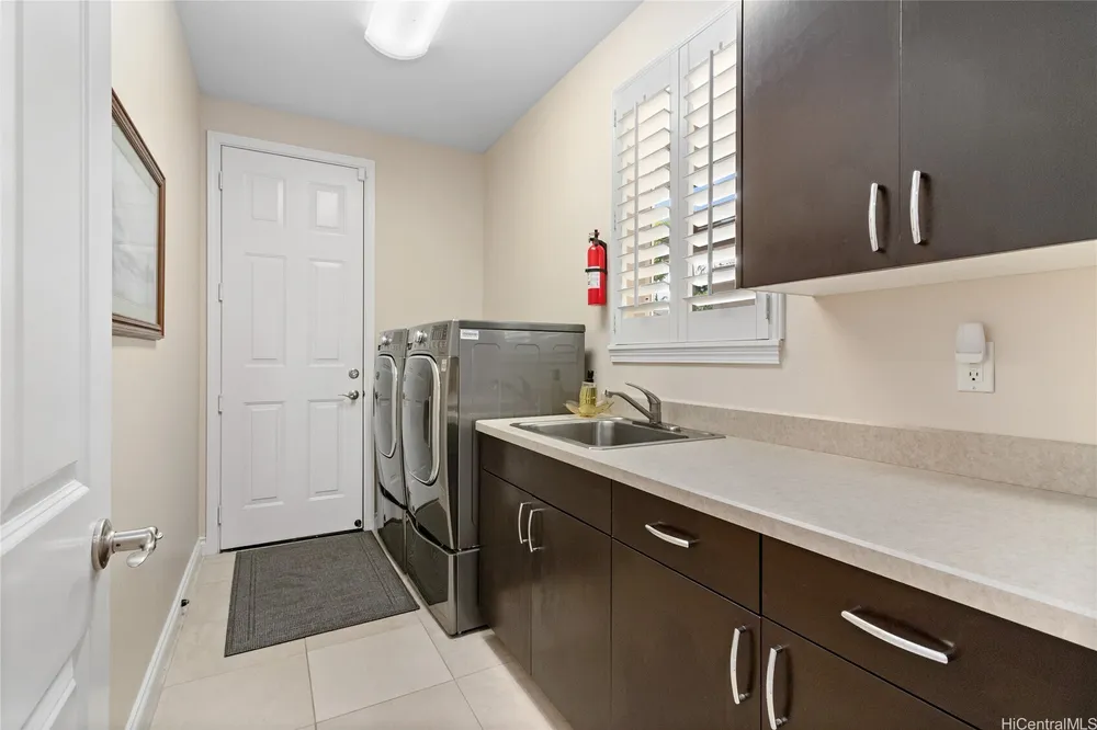 1043 Koko Kai Pl, Honolulu, HI 96825
