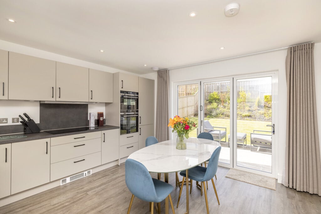 11 Granite Walk, Penicuik, Midlothian, EH26 0GX Image 5