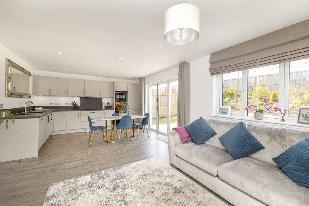 11 Granite Walk, Penicuik, Midlothian, EH26 0GX Image 7