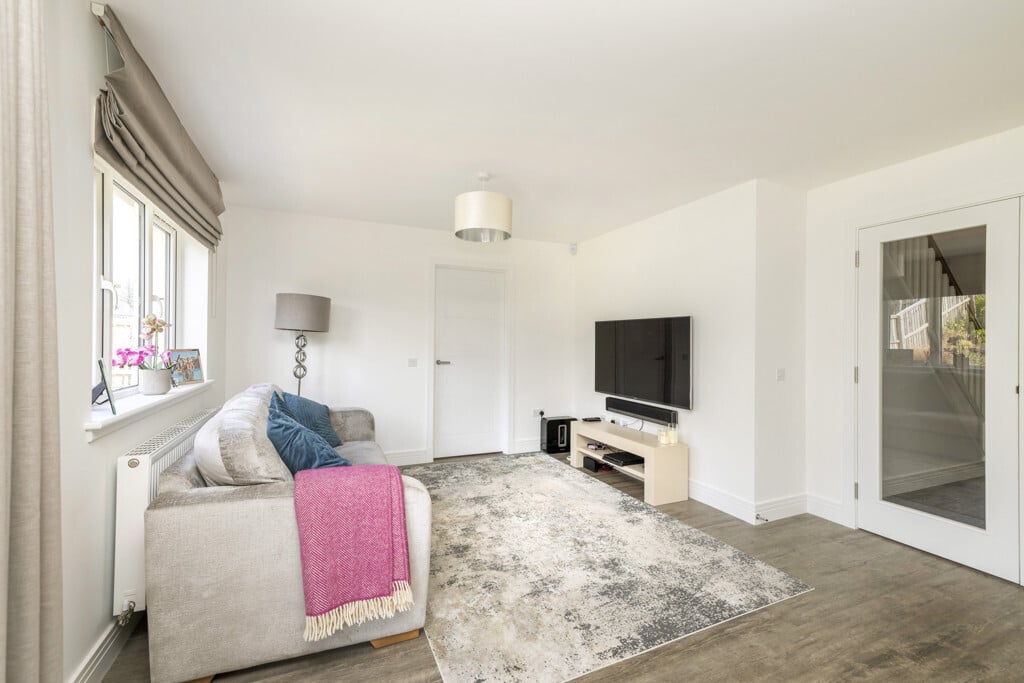 11 Granite Walk, Penicuik, Midlothian, EH26 0GX Image 8