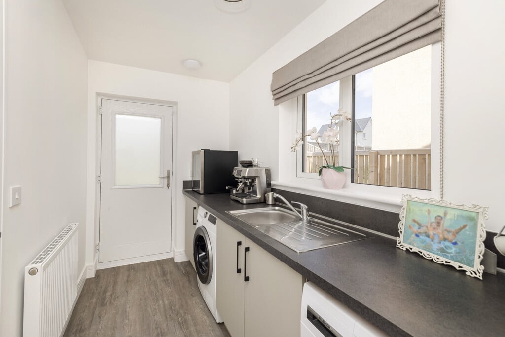 11 Granite Walk, Penicuik, Midlothian, EH26 0GX Image 9