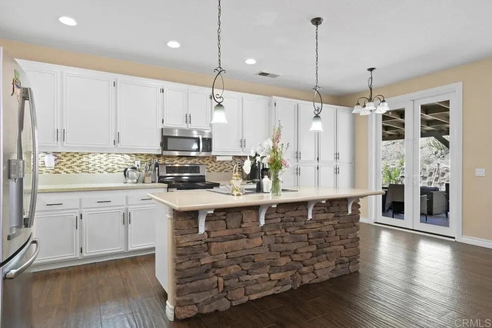 13886 Cheryl Creek Dr, El Cajon, CA 92021