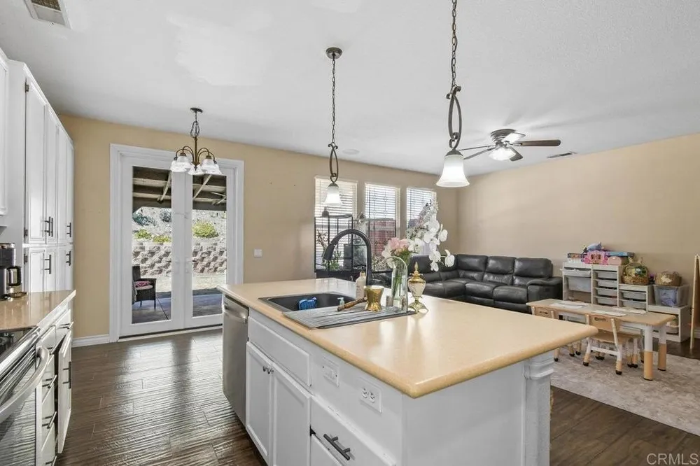 13886 Cheryl Creek Dr, El Cajon, CA 92021