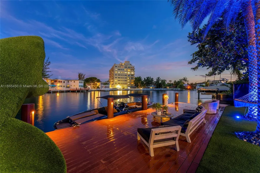 528 Lakeview Ct, Miami Beach, FL 33140