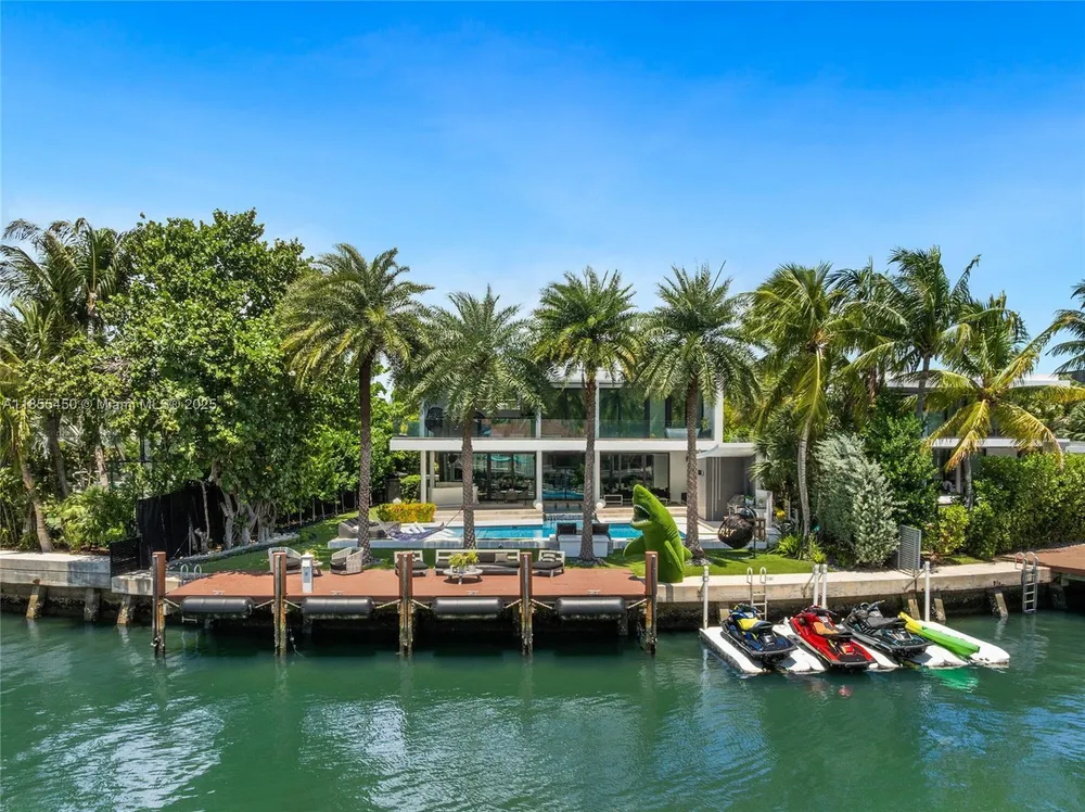 528 Lakeview Ct, Miami Beach, FL 33140