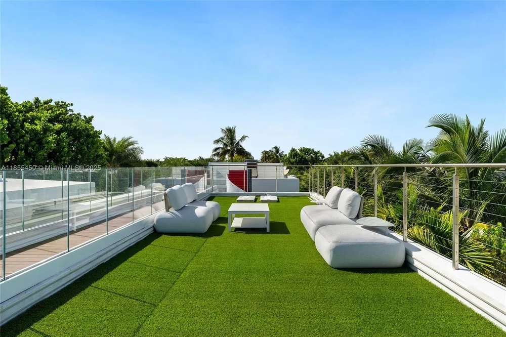 528 Lakeview Ct, Miami Beach, FL 33140
