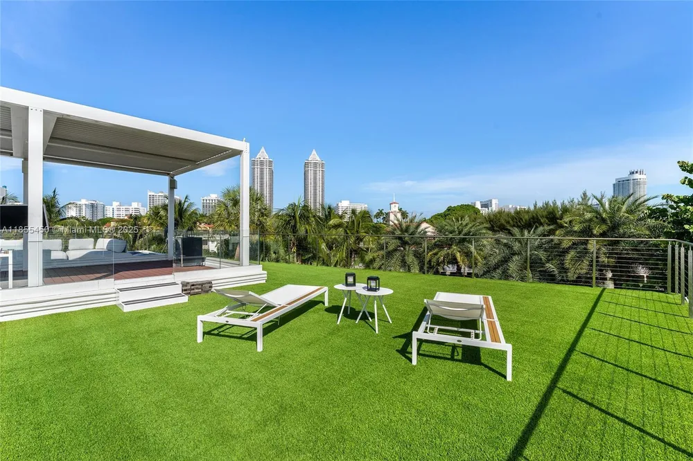 528 Lakeview Ct, Miami Beach, FL 33140