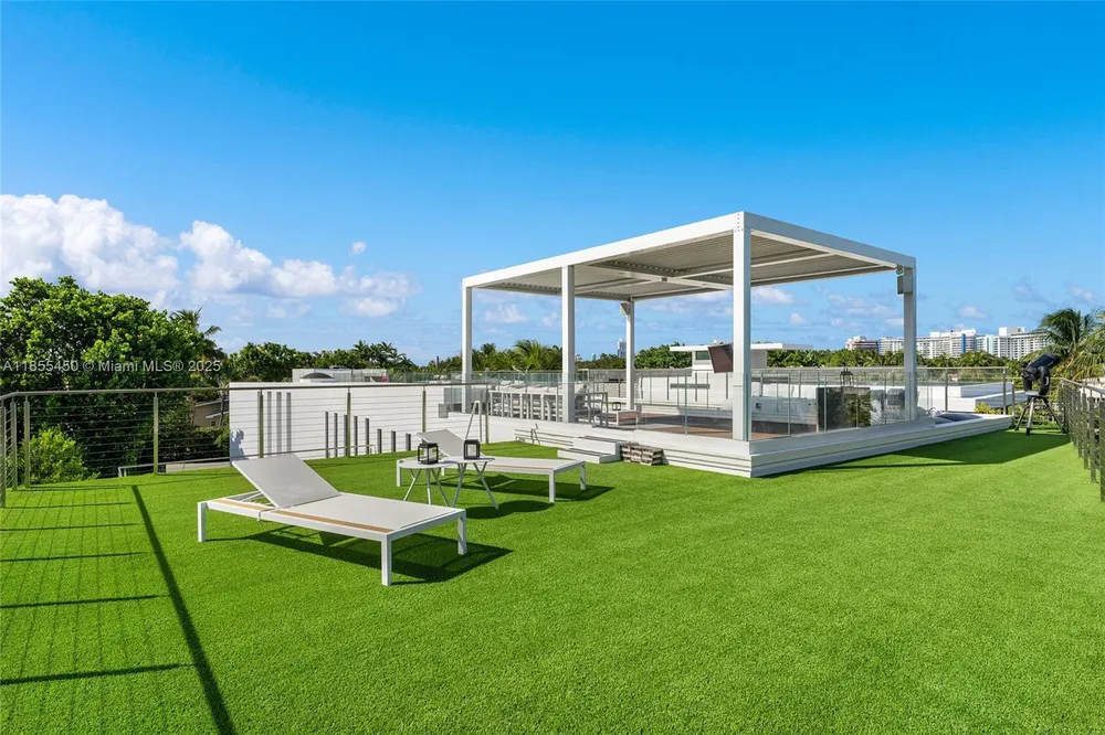 528 Lakeview Ct, Miami Beach, FL 33140