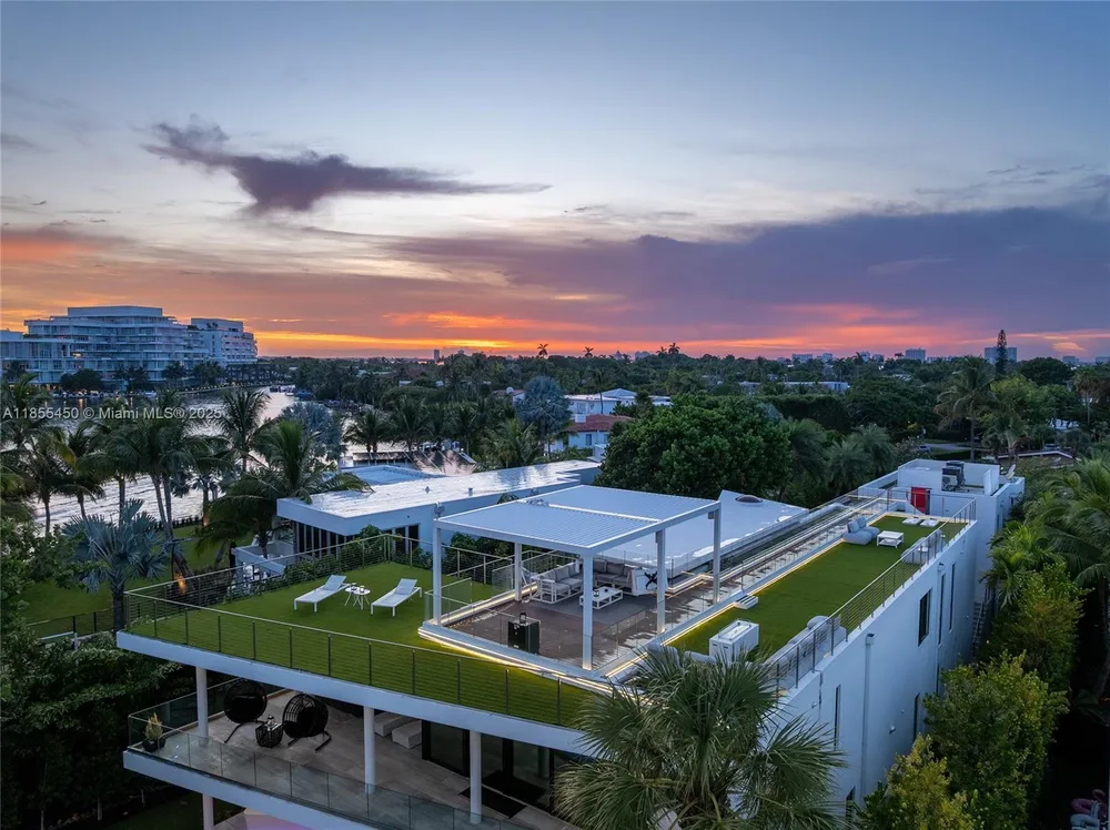 528 Lakeview Ct, Miami Beach, FL 33140