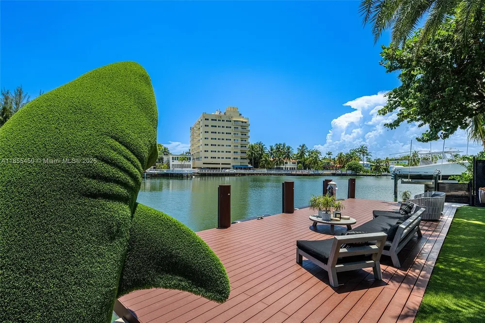 528 Lakeview Ct, Miami Beach, FL 33140