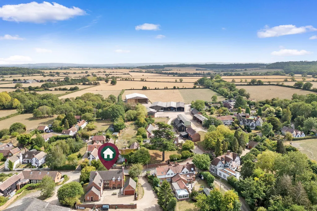 5 Bedroom Detached House For Sale: Littlewood, Abbots Morton, Worcestershire., WR7 4NA